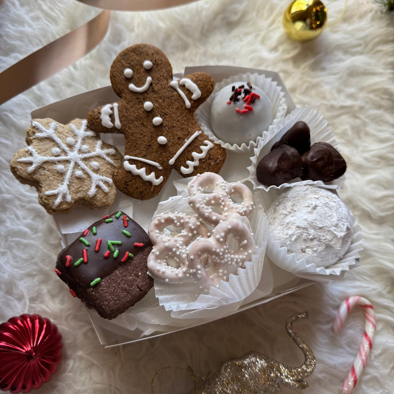 The 2025 Holiday Sweets Box