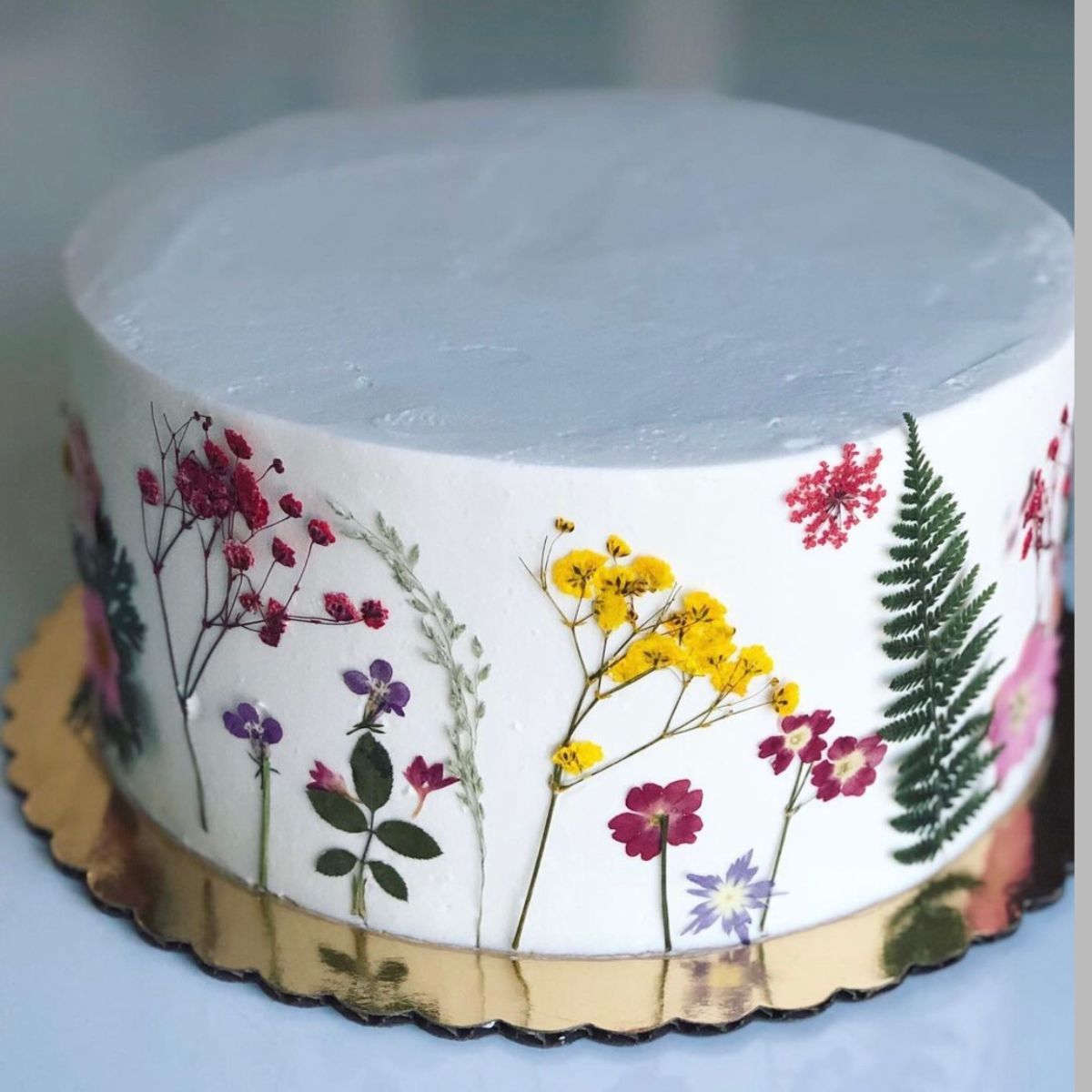 Simple Pressed Flower & Stems Cake