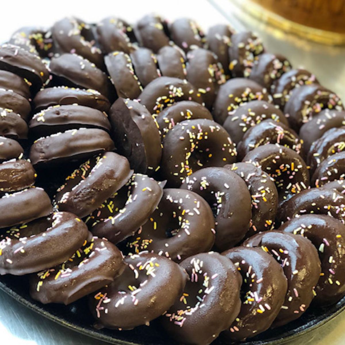 Donut tray outlet